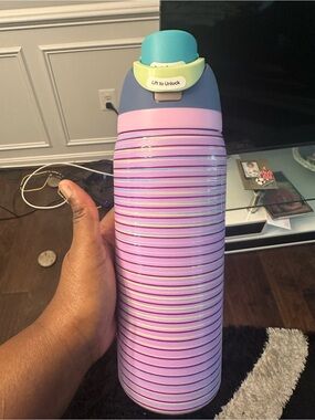 Owala Technicolor Freesip 32oz